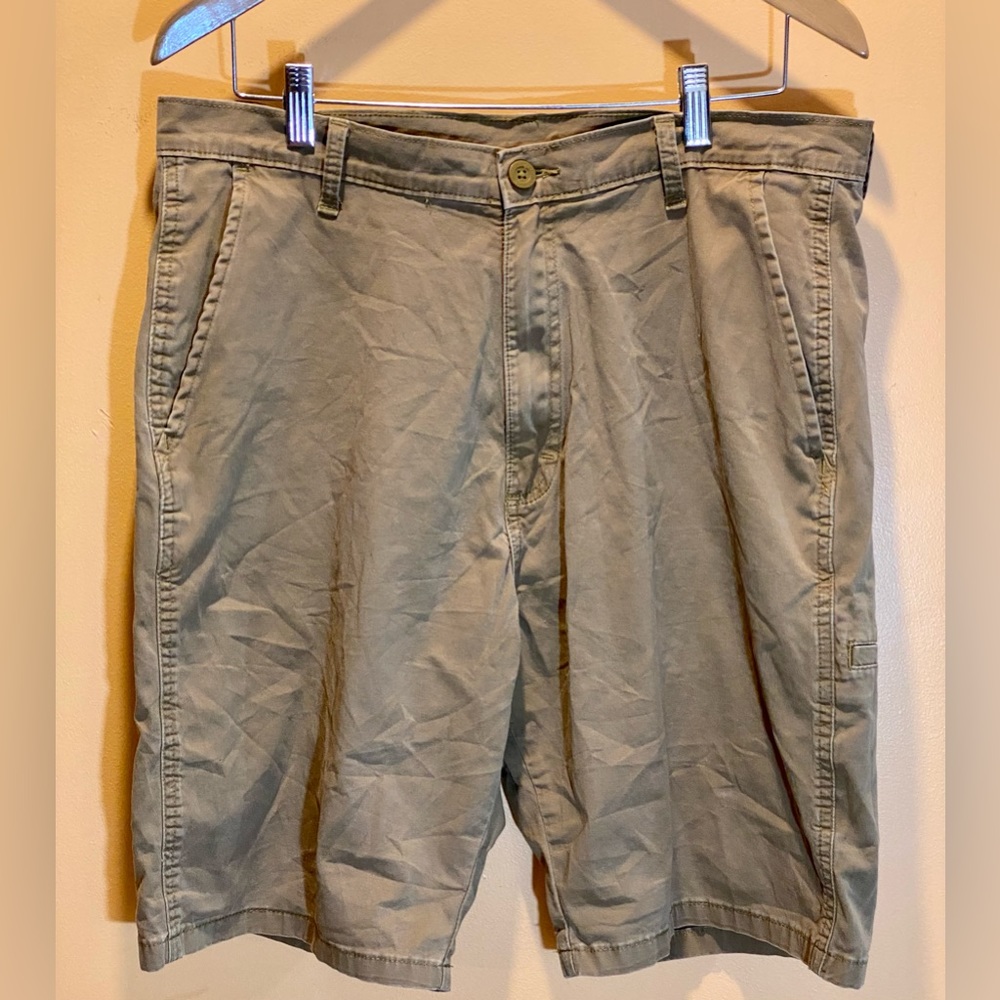 Men’s Wrangler Cargo Shorts RN 130273 Size 32 Khaki
